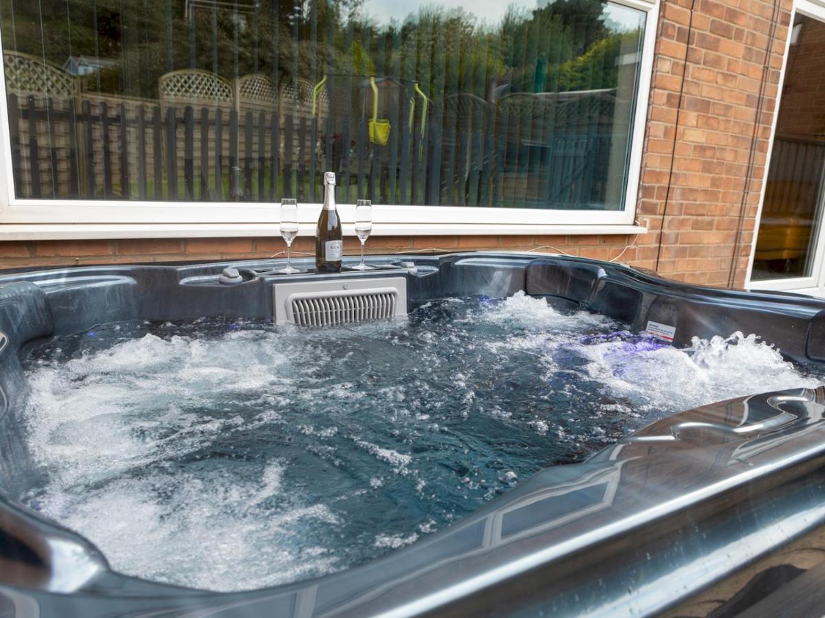 Pass The Keys Amazing 4 Bedroom Property- Hot Tub & Sea Views 스카버러 외부 사진